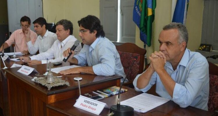 Saulo corrêa comemora aprovação unânime da proposta de redução de 50% dos cargos câmara de valença